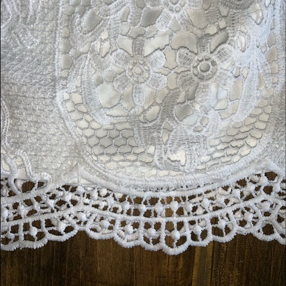 DYNAMITE 🌟 Lace top - Picture 3 of 4